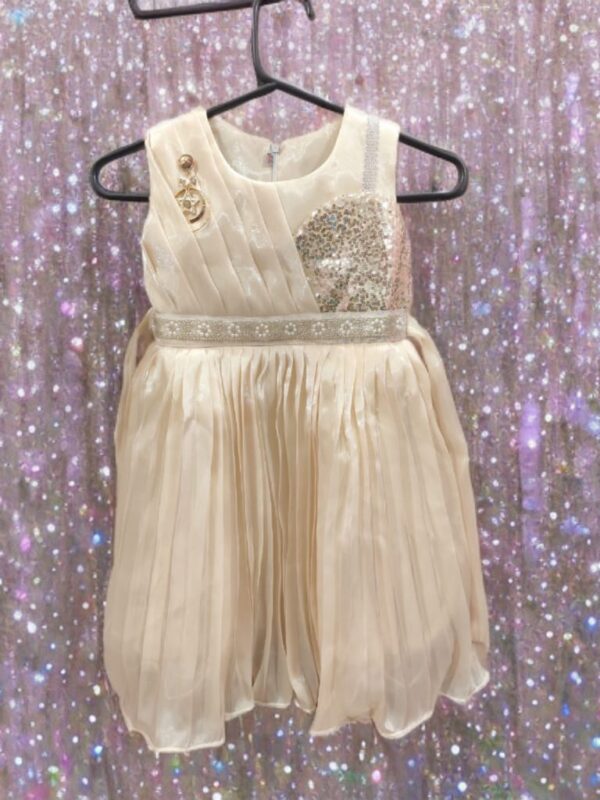 beautyful baby gown for 5-6 year baby .jorjet comfortable for your baby